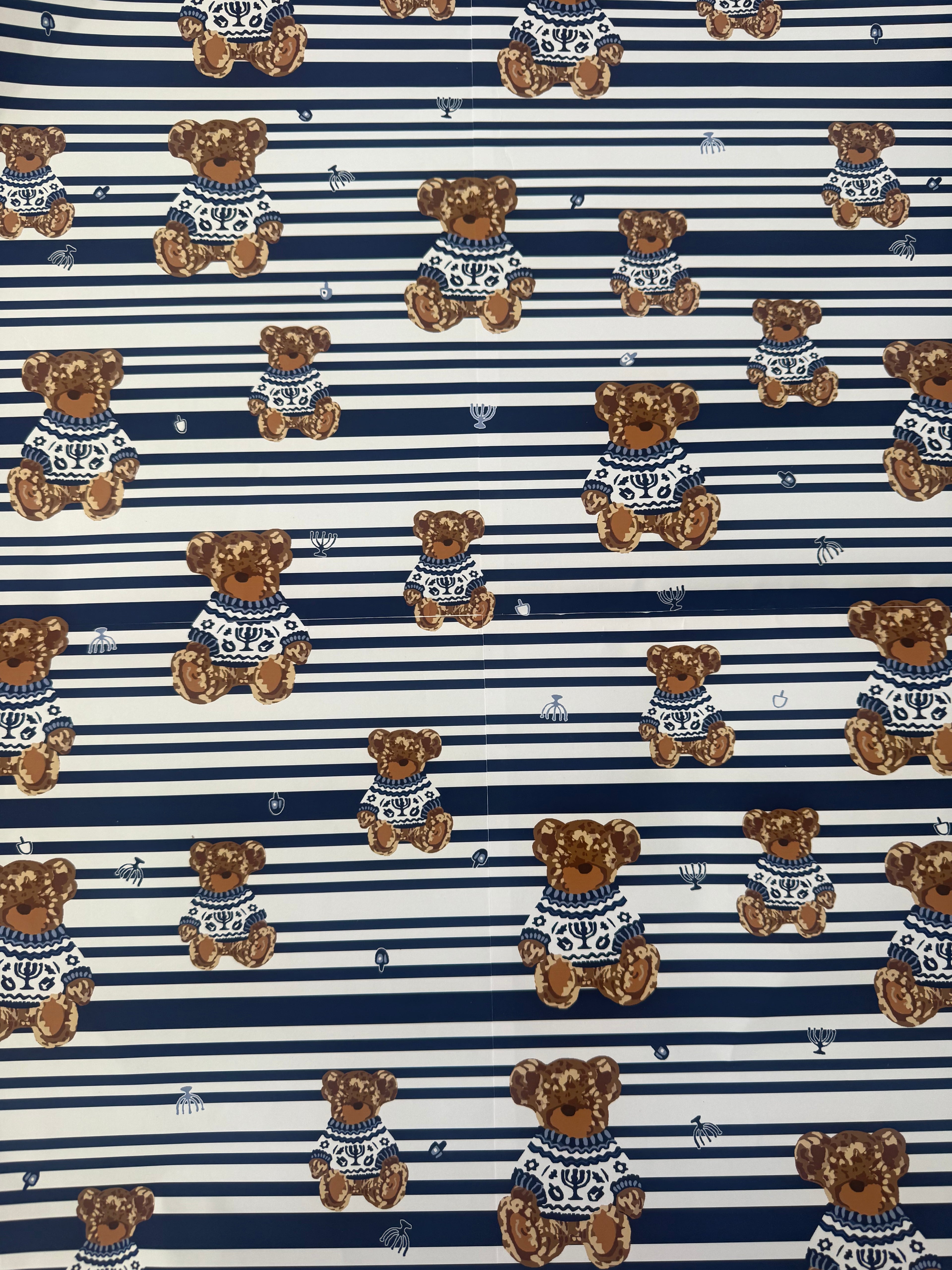 Detalle del estampado Hannukah Hugs de RE:SET