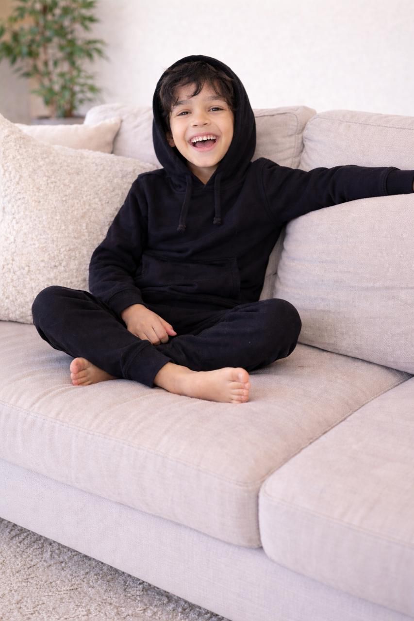 Everyday Essentials Black niños - Reset Loungewear