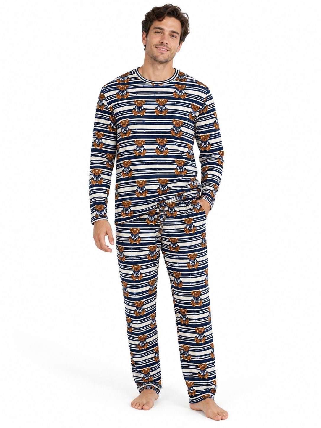 Modelo con pijama Hannukah Hugs de RE:SET — vista frontal